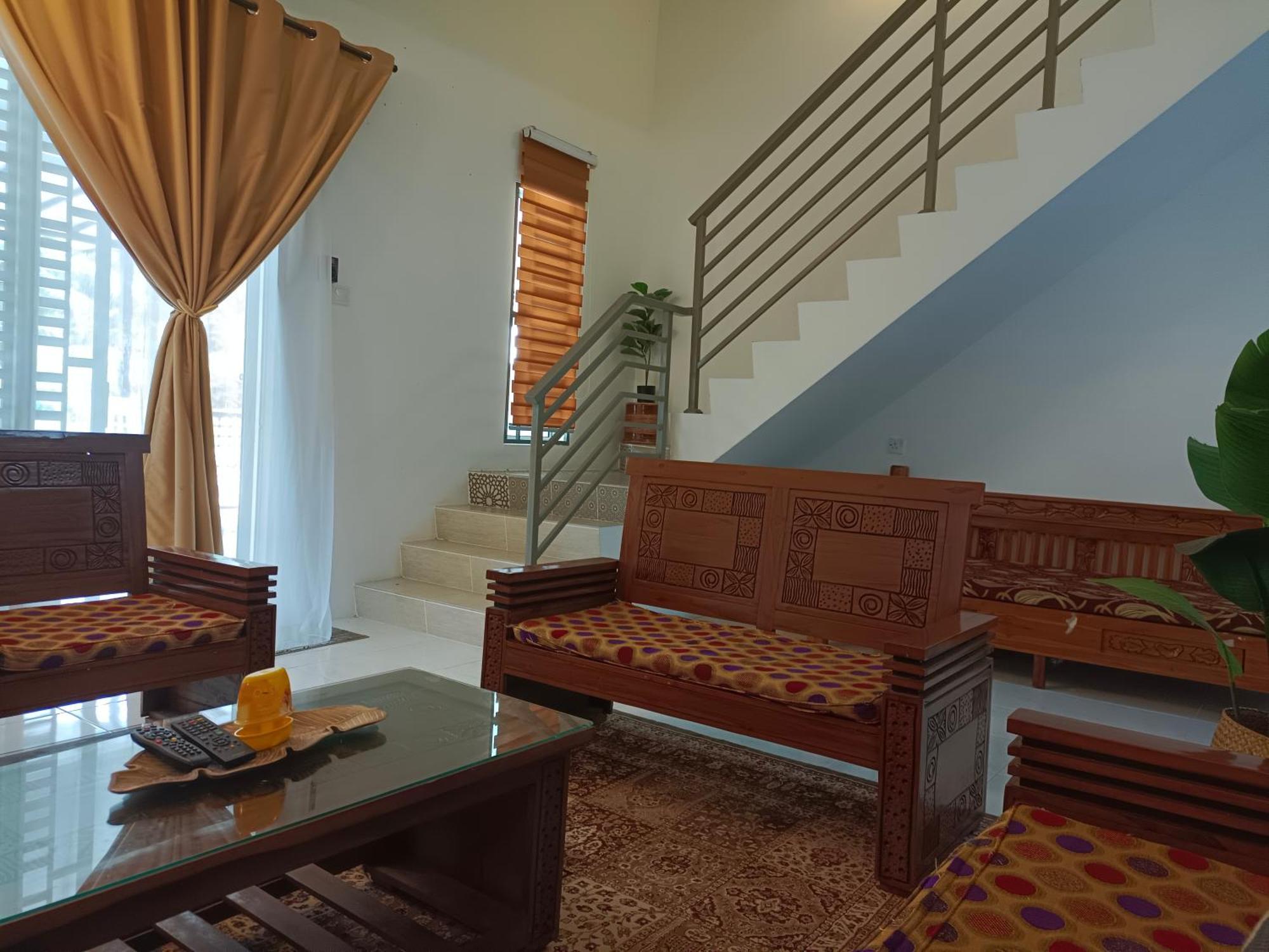 Kayu Cengal Homestay Seri Iskandar Ngoại thất bức ảnh