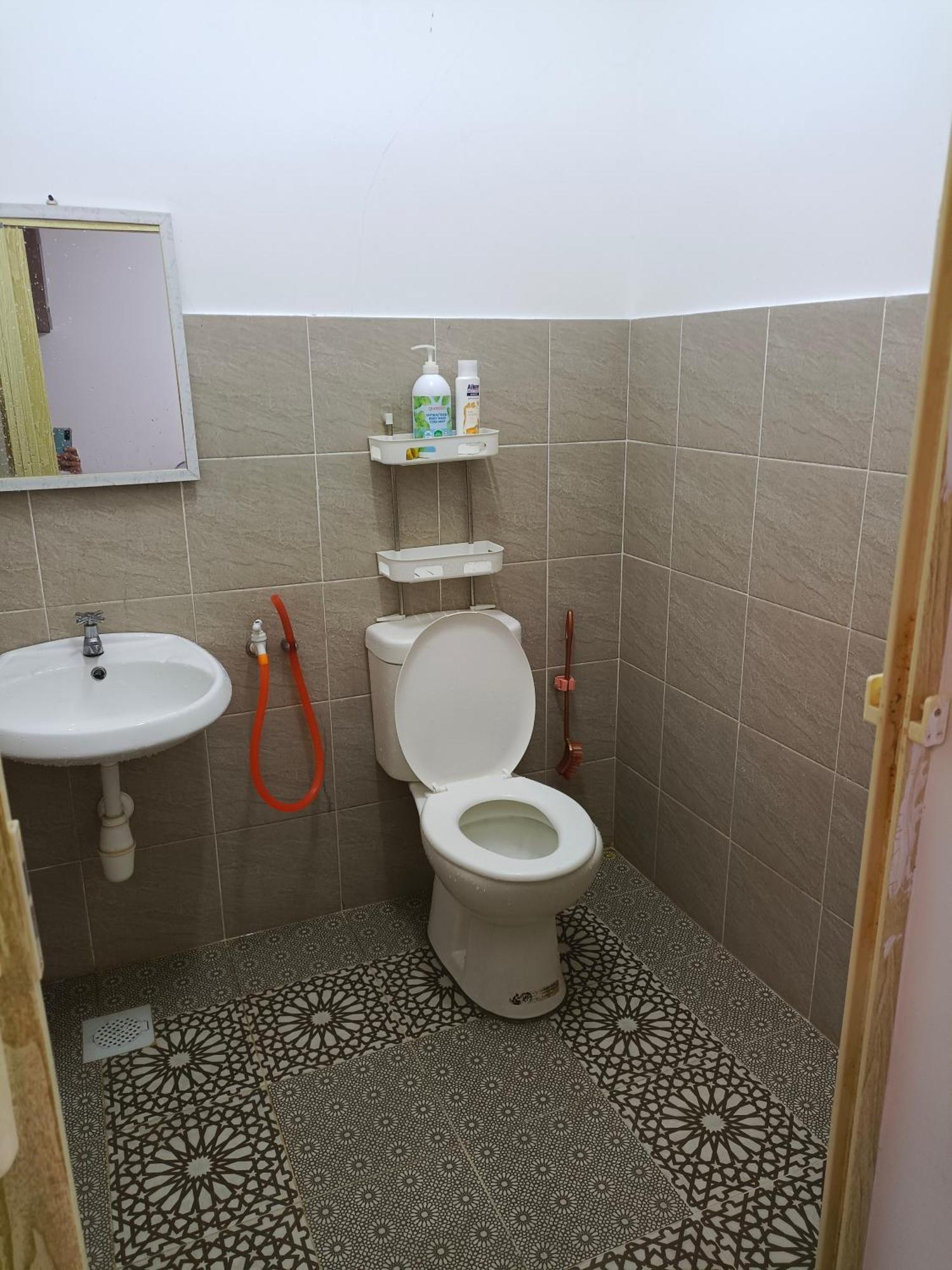 Kayu Cengal Homestay Seri Iskandar Ngoại thất bức ảnh