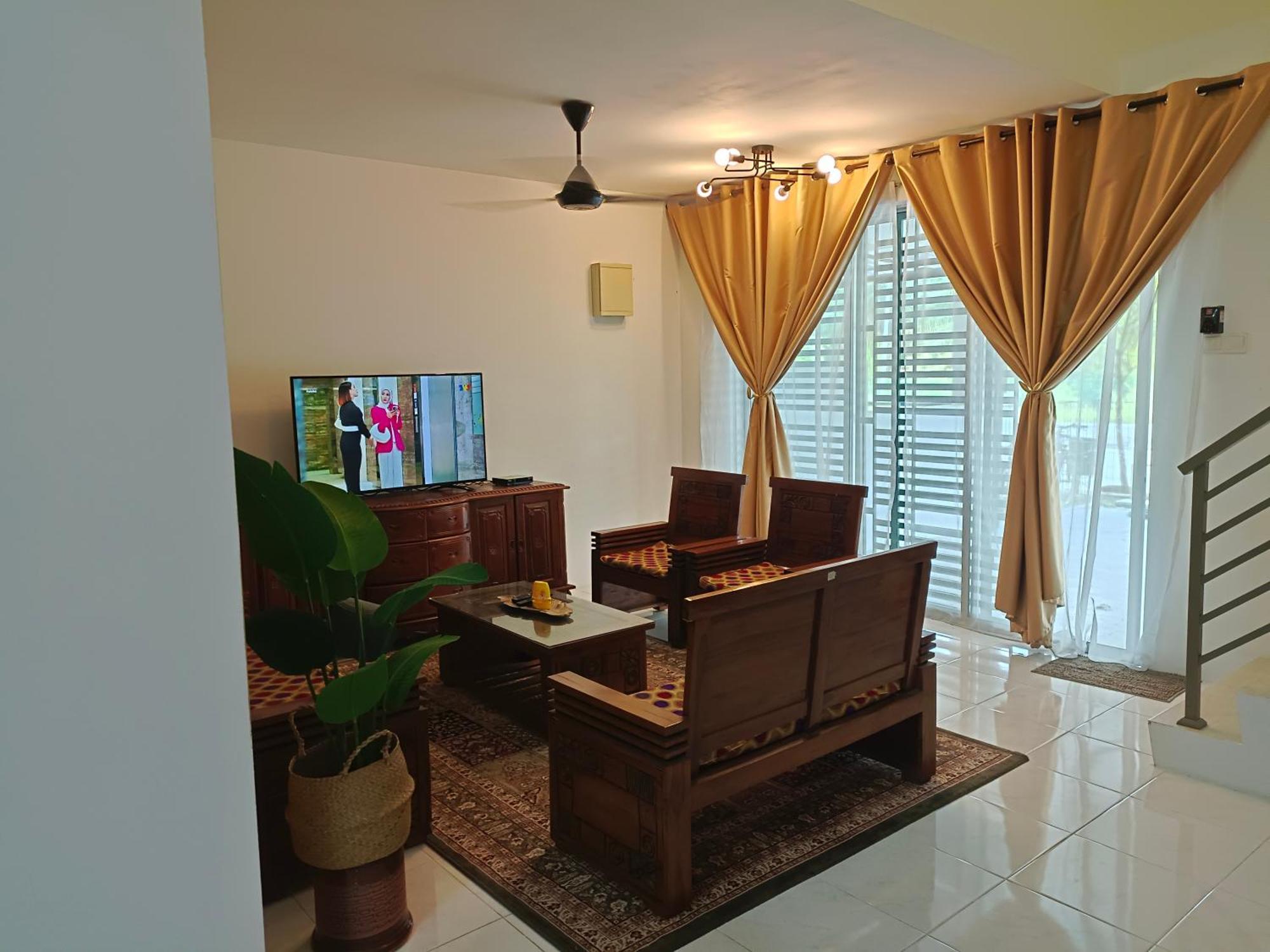 Kayu Cengal Homestay Seri Iskandar Ngoại thất bức ảnh