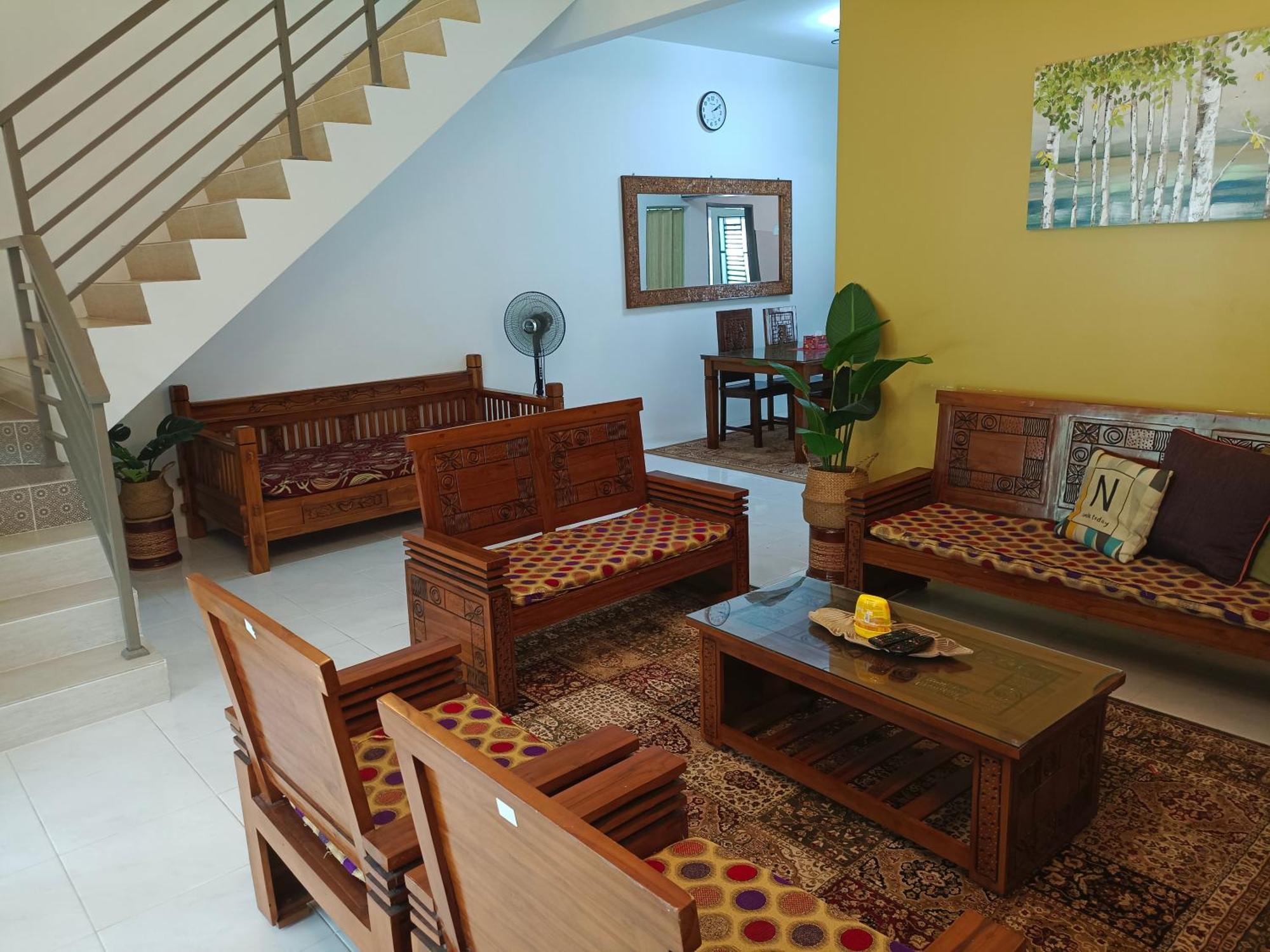 Kayu Cengal Homestay Seri Iskandar Ngoại thất bức ảnh